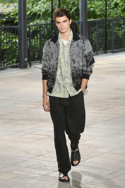 Look 8